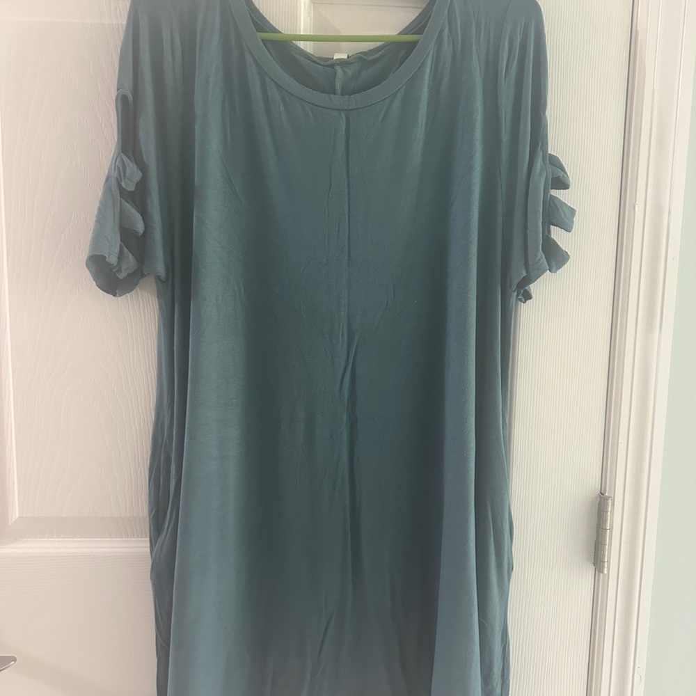 Elegant Teal Women's Tunic with Sleeve Accents